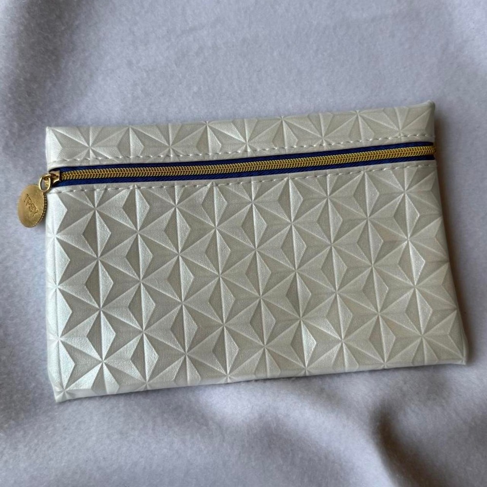 Ipsy Embossed Geometric Makeup Bag White Faux Leather Gold Zip Cosmetic Pouch‎